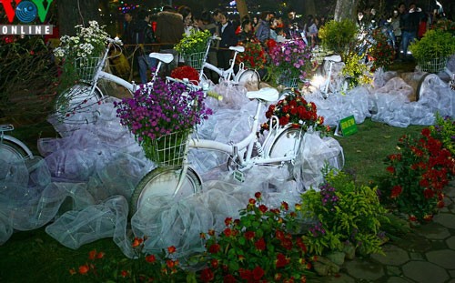 Flower street in Hanoi - ảnh 7